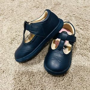 Livie & Luca Navy Blue Toddler Mary Jane’s size 7